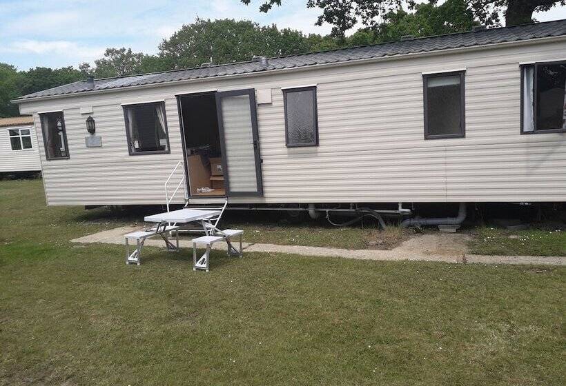 3 Bedroom Caravan At Thorness Bay