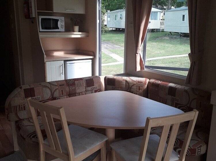 3 Bedroom Caravan At Thorness Bay
