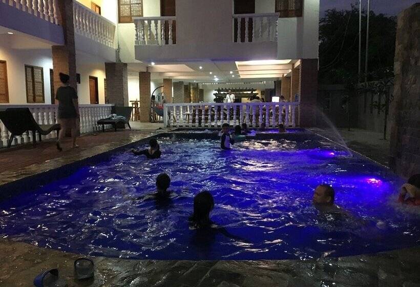 Casa Trias Hotel And Beach Resort