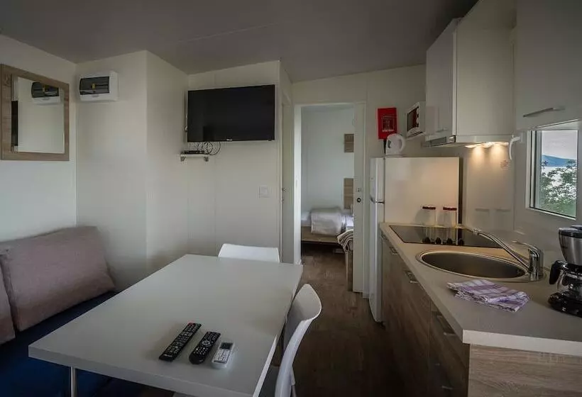 Hotelli Mobile Homes Mediteran Campsite Klenovica