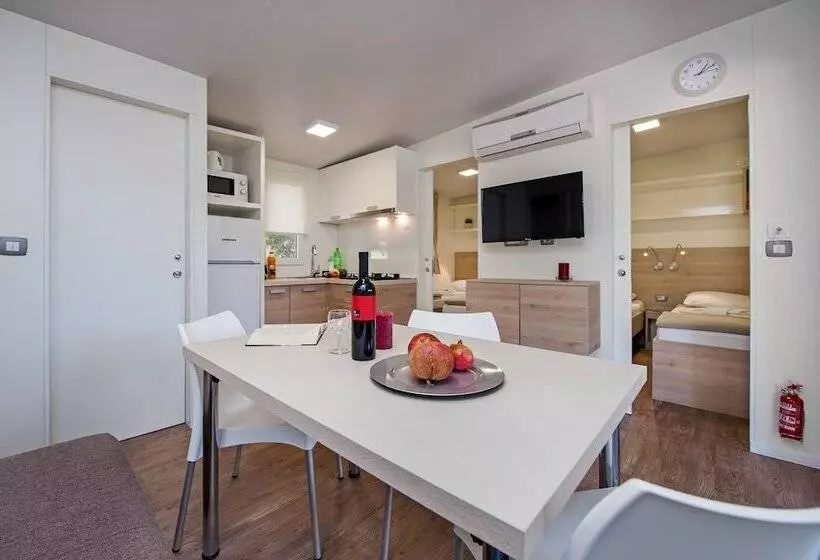 Hotelli Mobile Homes Mediteran Campsite Klenovica