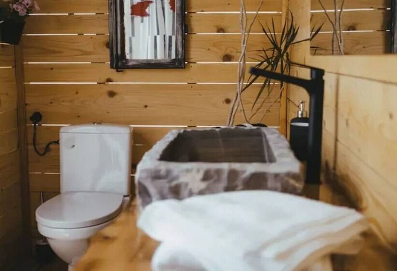 Lovely Cottage With Sea Views In Selca, Croatia