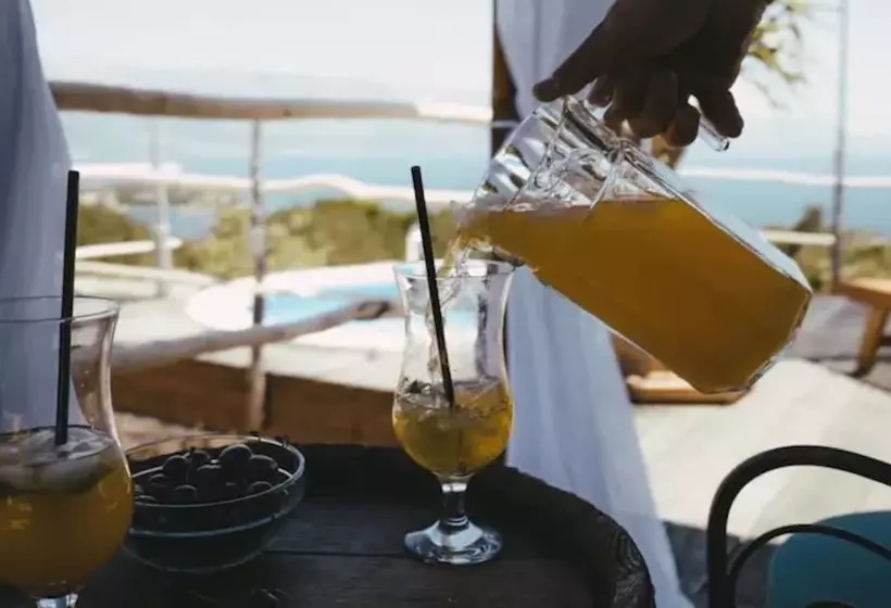 Lovely Cottage With Sea Views In Selca, Croatia