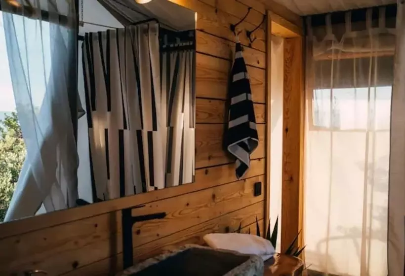 Lovely Cottage With Sea Views In Selca, Croatia