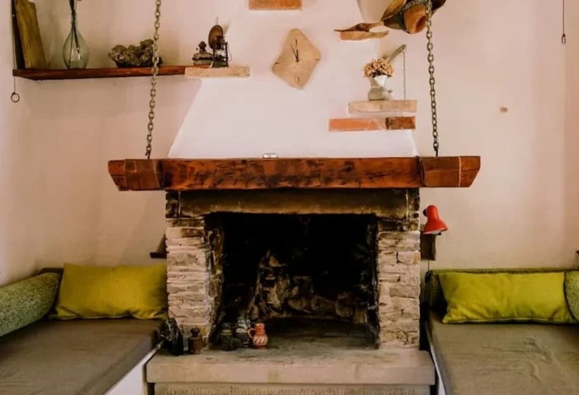 Lovely Cottage With Sea Views In Selca, Croatia