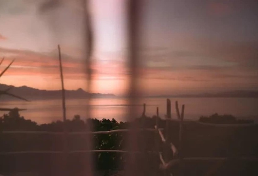 Lovely Cottage With Sea Views In Selca, Croatia