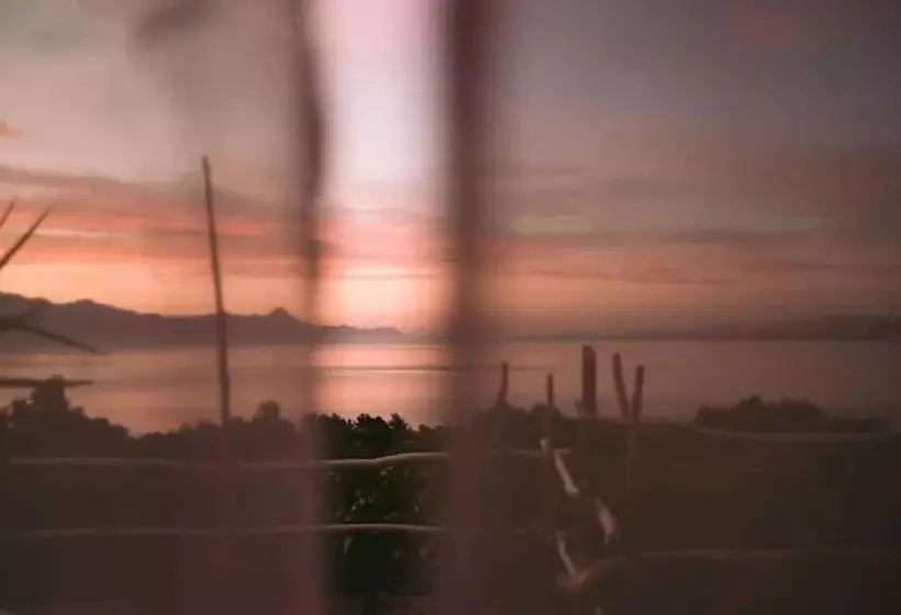 Lovely Cottage With Sea Views In Selca, Croatia