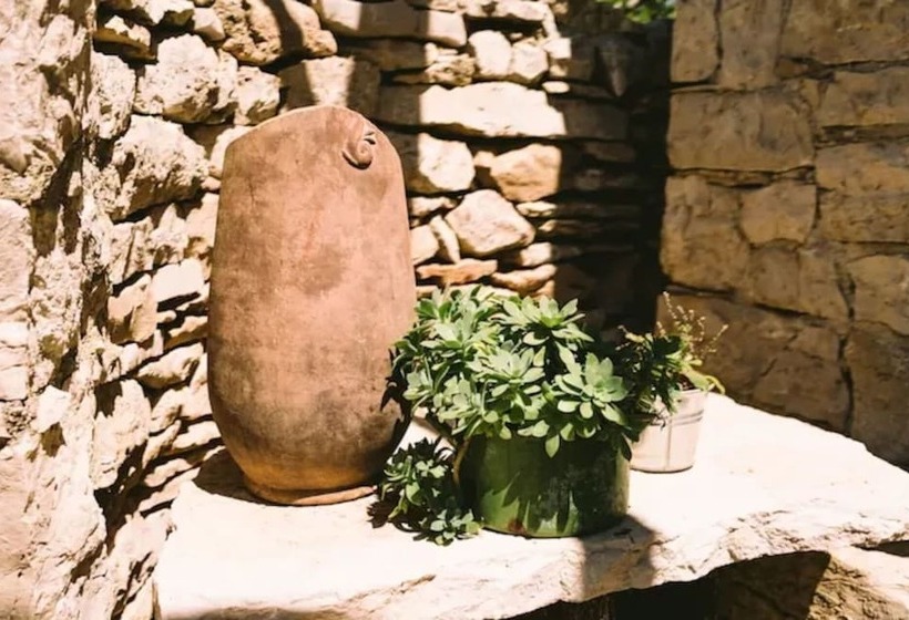 Lovely Cottage With Sea Views In Selca, Croatia