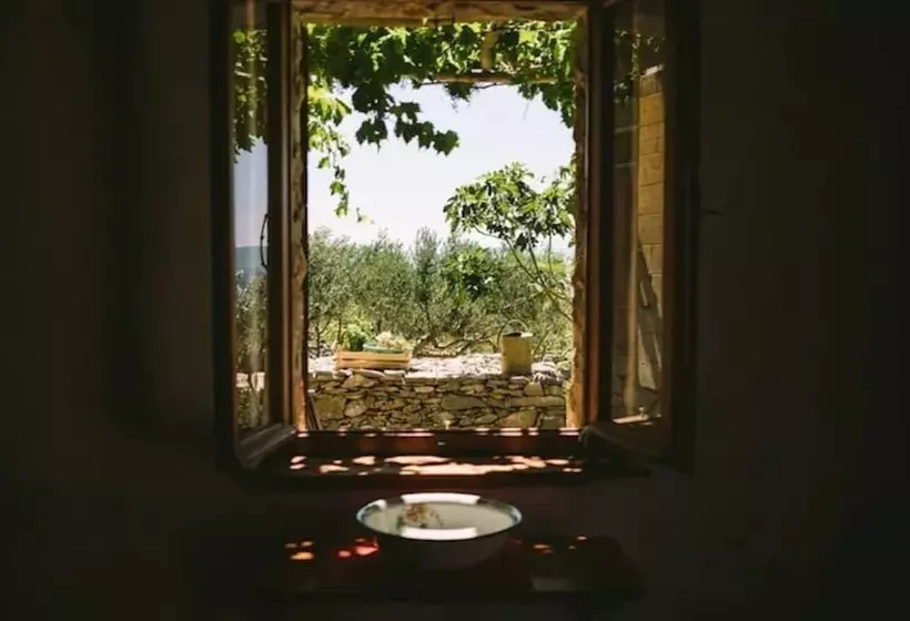 Lovely Cottage With Sea Views In Selca, Croatia