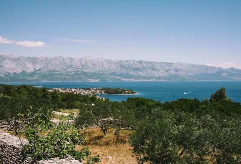 Lovely Cottage With Sea Views In Selca, Croatia