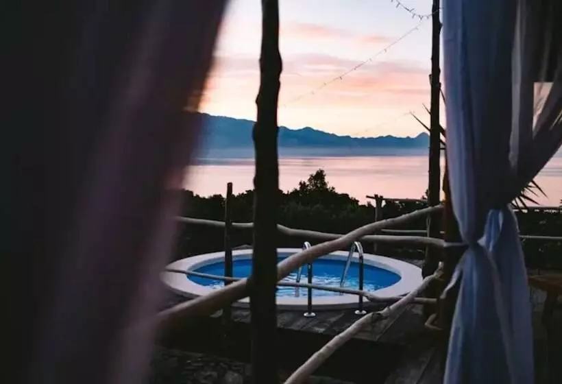 Lovely Cottage With Sea Views In Selca, Croatia