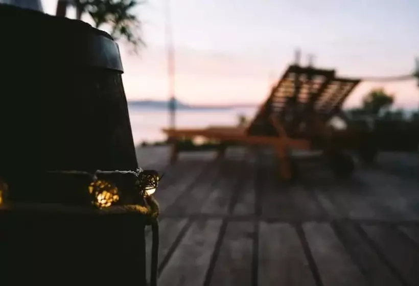 Lovely Cottage With Sea Views In Selca, Croatia