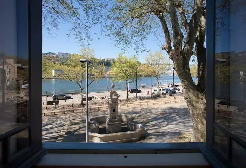 پانسیون 14º Esquadra — Cais Das Pedras Guest House