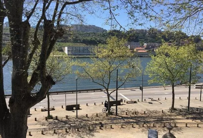 پانسیون 14º Esquadra — Cais Das Pedras Guest House