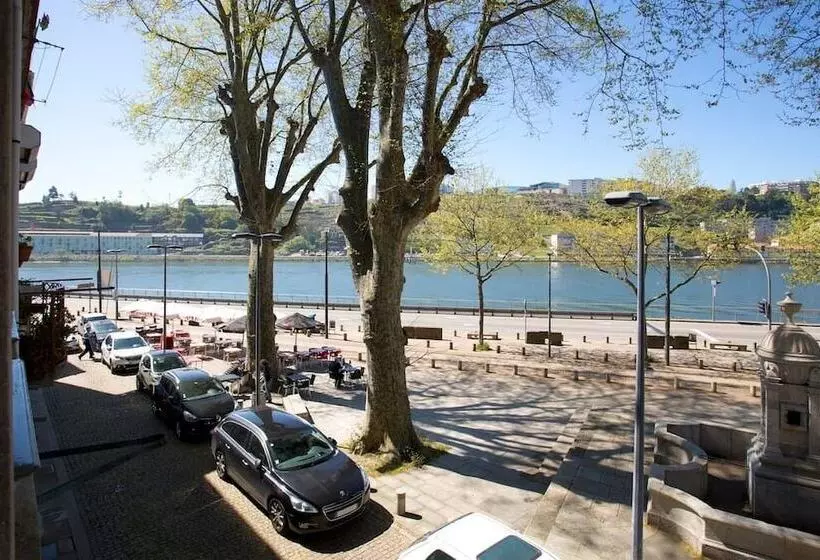 پانسیون 14º Esquadra — Cais Das Pedras Guest House