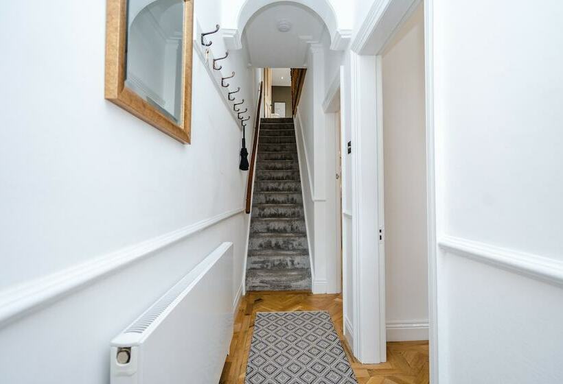 펜션 Best Stays York  Bishy Road Abode