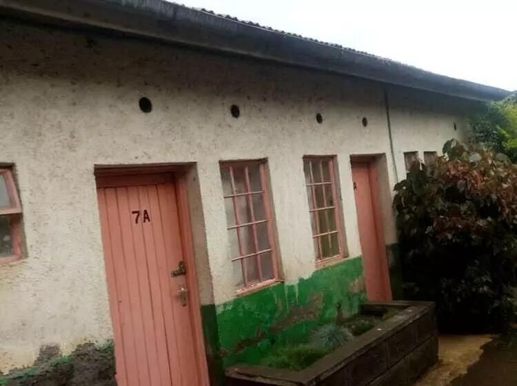 پانسیون Framjow Highway Lodge   Adults Only