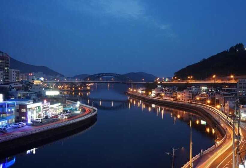 Tongyeong Tongyeong And Sea Pension