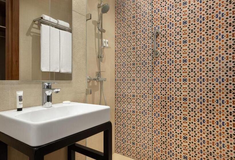 Отель Super 8 By Wyndham Dubai Deira