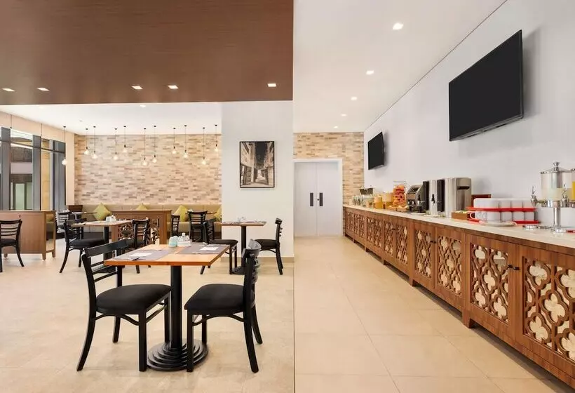 Hotelli Super 8 By Wyndham Dubai Deira