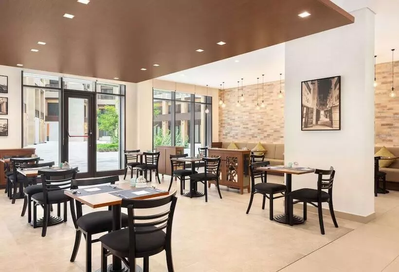 Hotelli Super 8 By Wyndham Dubai Deira
