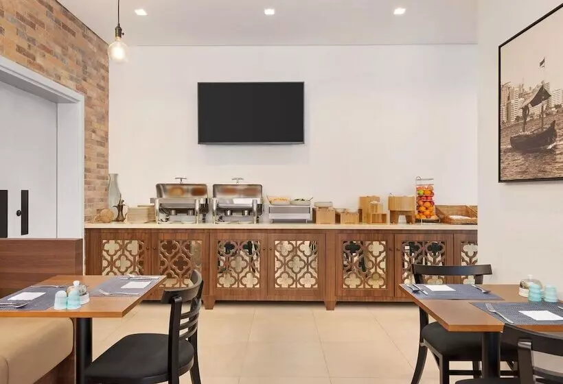 Hotelli Super 8 By Wyndham Dubai Deira