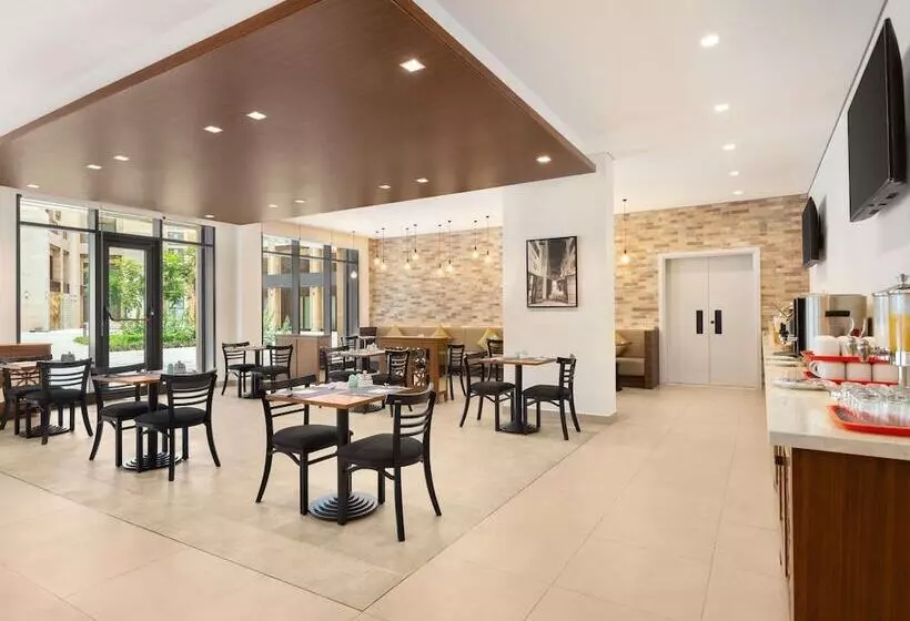 Hotelli Super 8 By Wyndham Dubai Deira