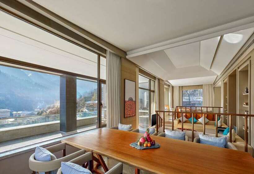 Отель Conrad Jiuzhaigou