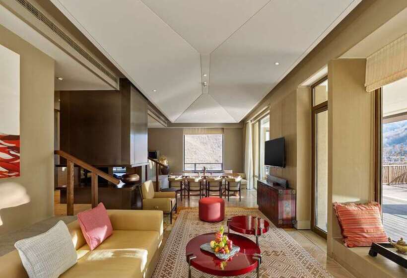 Отель Conrad Jiuzhaigou