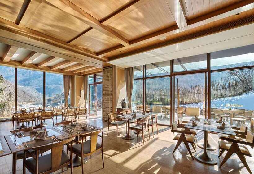 Отель Conrad Jiuzhaigou