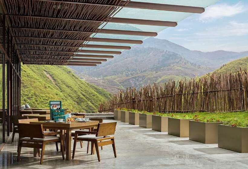 Отель Conrad Jiuzhaigou