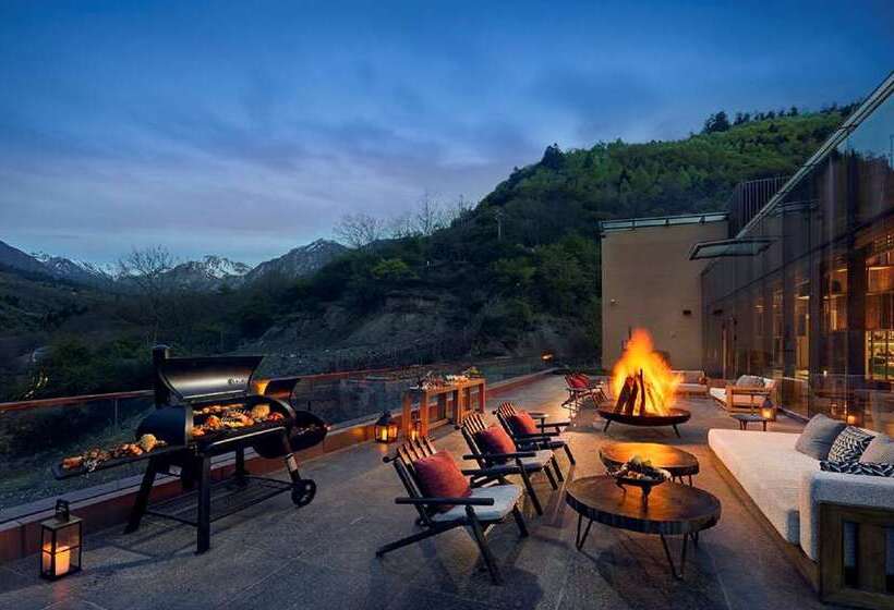 Отель Conrad Jiuzhaigou