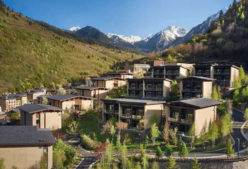 Отель Conrad Jiuzhaigou