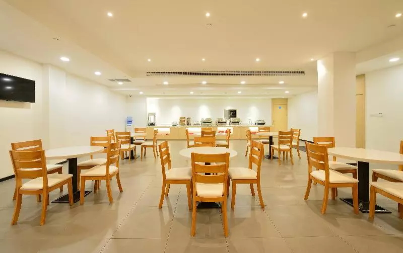 هتل Hanting  Shanghai Liuzhou Road