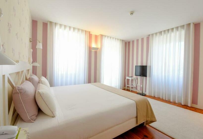 ホテル Sundial Gardens & Suites