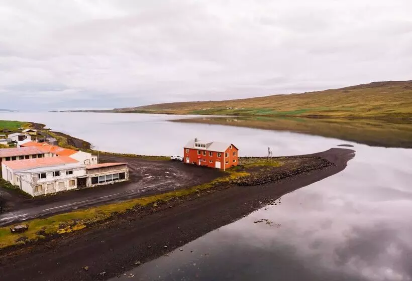 هتل Tangahús Guesthouse