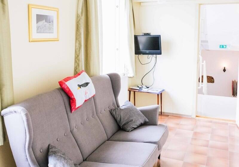 هتل Tangahús Guesthouse