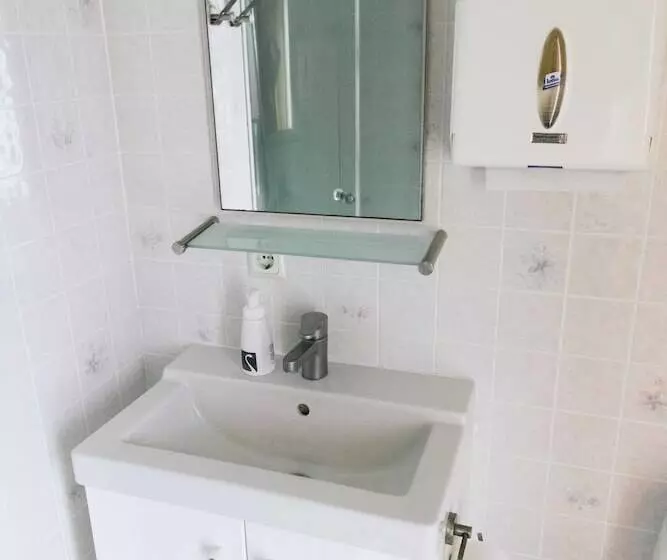 هتل Tangahús Guesthouse