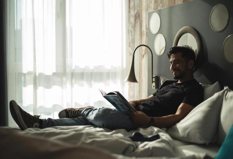 Otel Holiday Inn The Niu, Brass Munich Olympiapark, An Ihg