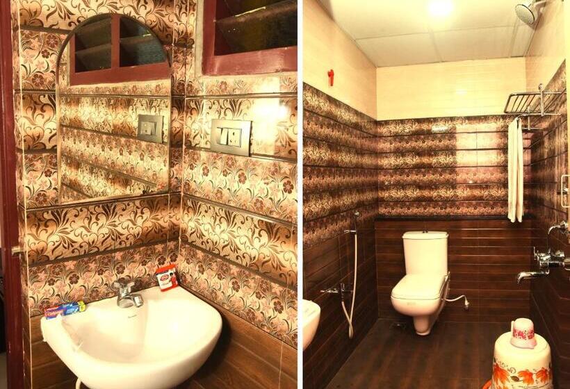 Hotell Temple Stay   Uma Residency And Guest House