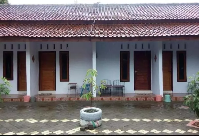 Hotelli Umah Isun Guests House