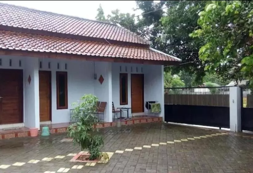 Hotelli Umah Isun Guests House