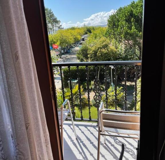 بنسيون Hostal Restaurante Luz De Luna