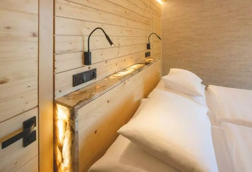 Hotelli Forest Resort