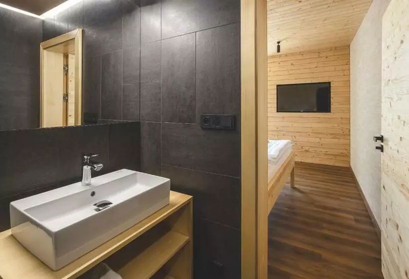 Hotelli Forest Resort