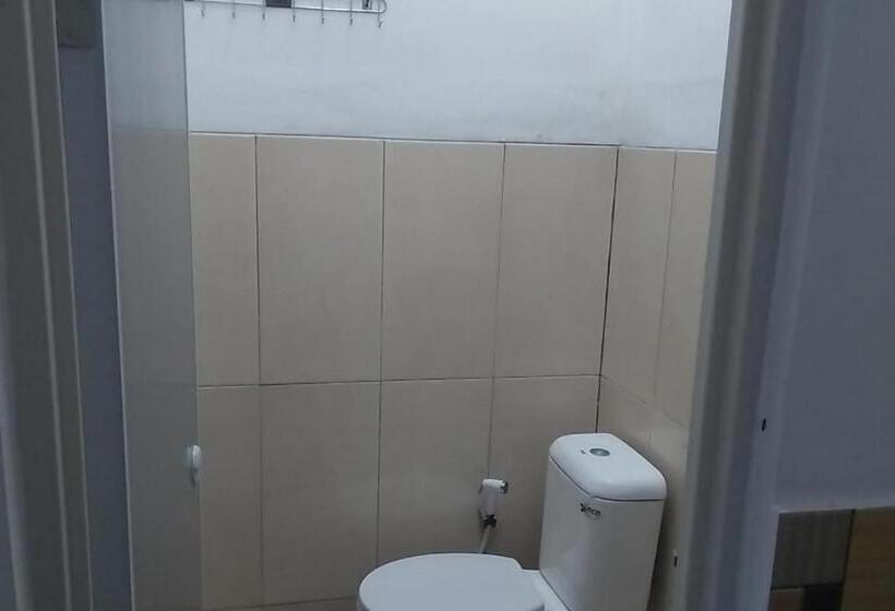 Hotel Guesthouse Berlian Batang Syariah Near Kampung Kalisalak Park