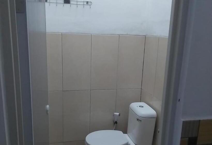 Hotel Guesthouse Berlian Batang Syariah Near Kampung Kalisalak Park