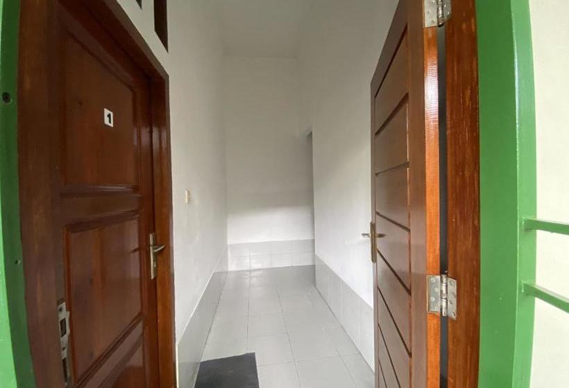 בית מלון כפרי Oyo 11365s Martimbang Homestay