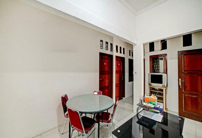 בית מלון כפרי Oyo 11365s Martimbang Homestay