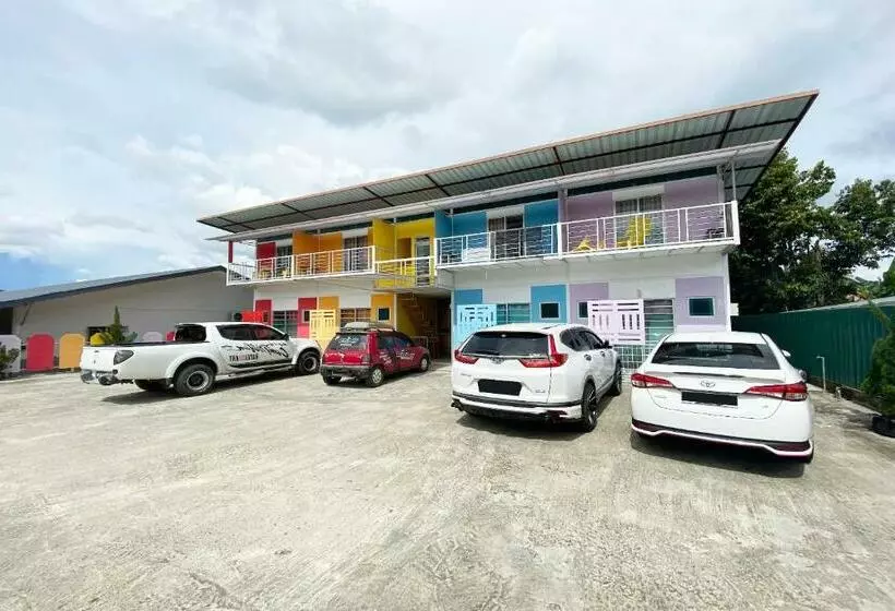 Hotelli Oyo 90312 Rainbow Guesthouse
